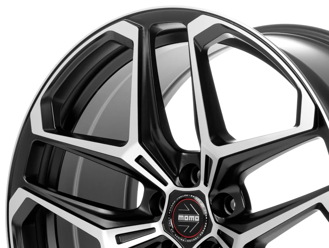 Momo RF04 rim in Black Matt Polish